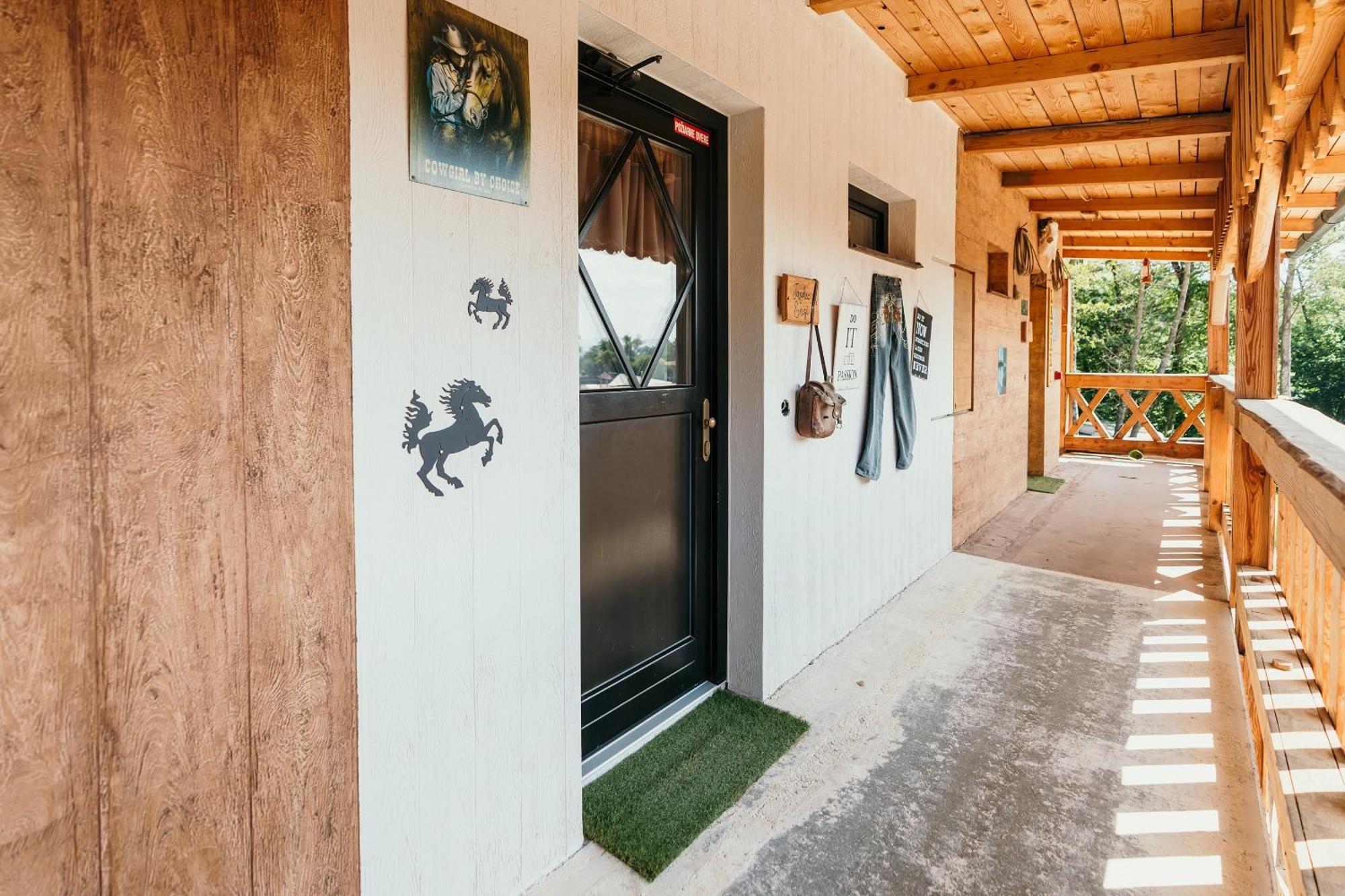 Ranch 13 - Western A Kone Nemsova Room photo